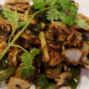 Cubitos de pollo con jengibre y cebollina