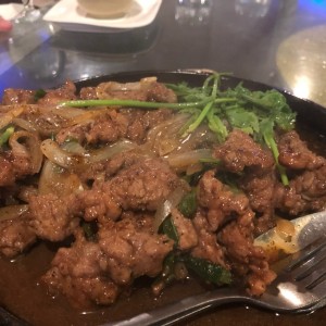 Carne salteada con pimienta negra