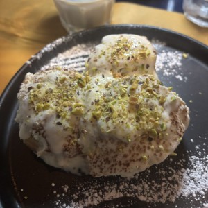 Profiteroles blanco