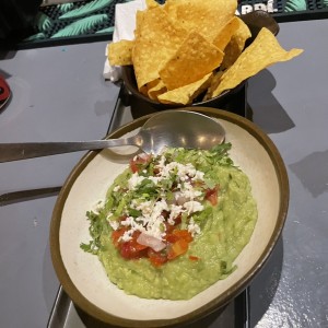 Guacamole con totopos  