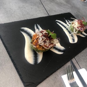 aguacate relleno de pollo