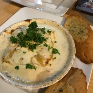 Lasagna de pollo en salsa alfredo