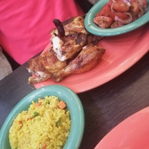Arroz de vegetales y pollo