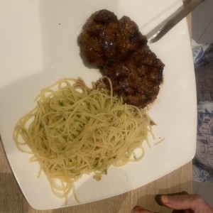 Filete asado con soaguettini al olio