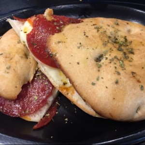 focaccia de peperoni y oreganos