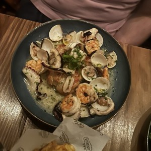 Pescado con mariscos