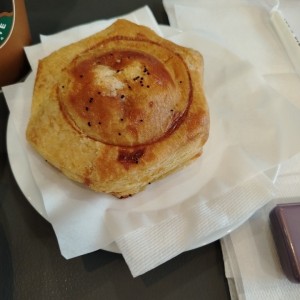 PASTELERÍA SALADA - Pastelito de Carne