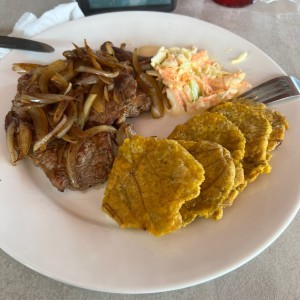 Bistec encebollado