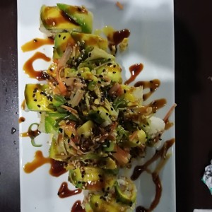 rollito con aguacate y salmon