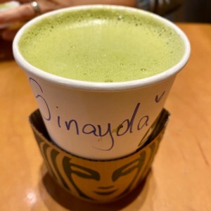 Matcha tea latte (caliente)