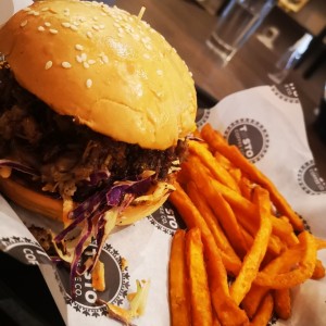 Hamburguesa Dulce Cerdito con camote