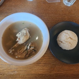 Sancocho panameño con arroz blanco