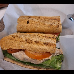 emparedado de tuna salad