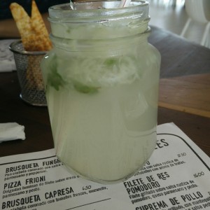 "limonada de hierbabuena"