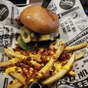 4 cheese y papas con bacon y cheddar