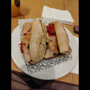 Emparedado salmón con cantimpalo 