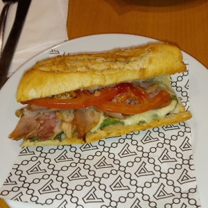 emparedado pierna y mozzarella