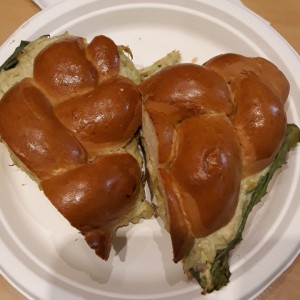 Emparedado Aguacate con pollo