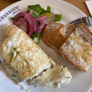 Grand Omelette, crudo por dentro, sin queso crema