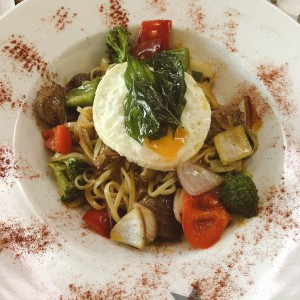 Pad Kee Mao de Carne