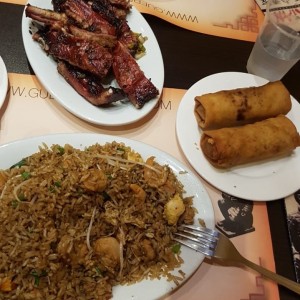 costillas sal pimienta, arriz especial y lumpias !