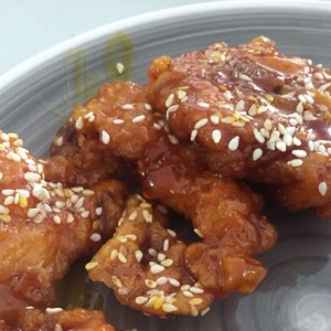 Pollo con miel y ajonjoli