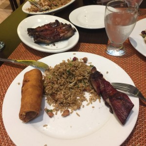 arroz esoexial, lumpias y costillas de cerdo