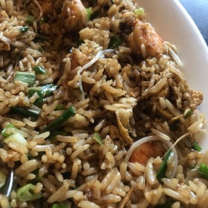 Arroz frito con camarones