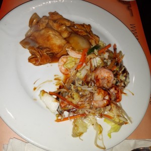 pollo y shop suey de camarones