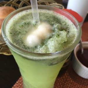 limonada con hierba buena