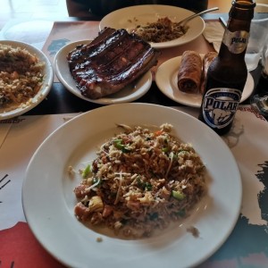 Arroz frito especial + costillas de cerdo asadas