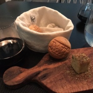 Cortesia- pan de la casa