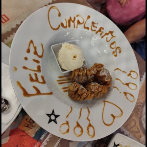 Wanton de Dulce de Leche con Helado