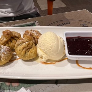Wanton de Queso y Dulce de Leche con Helado