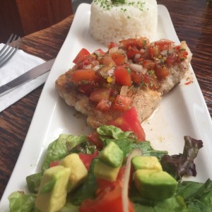 Corvina con pico de gallo