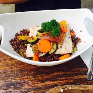pescado del dia sobre quinoa