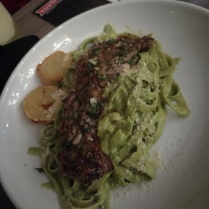 pasta verde con churrasco