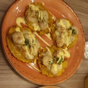 Patacones con camarones