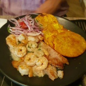 filete de pescado especial, con camarones y patacones ?