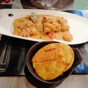 filete de pescado a lo macho y patacones ?