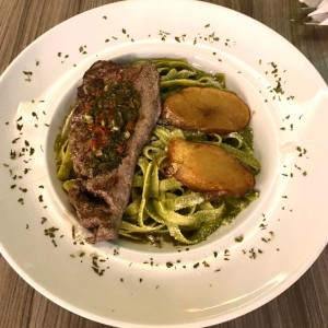 Tallarin verde con Churrasco 