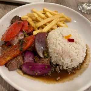 PLATOS PRINCIPALES - Lomo Saltado