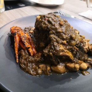 seco de res (costilla de res con frijoles)