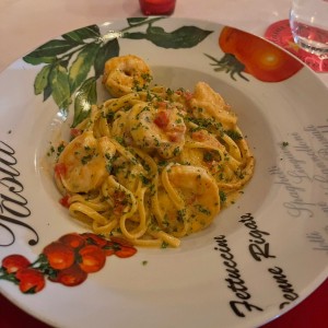 Linguini Alfredo con Pollo