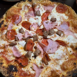 Pizza carnivora