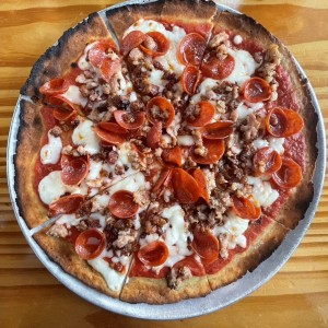 Que delicia !! Keto !!! Mmm peperoni , carne y nozzarela