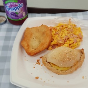 Omelette, Hojaldra y Empanada de Queso