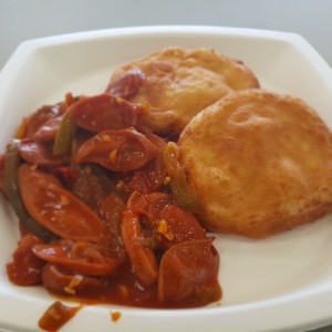 Salchichas Guisadas con Hojaldre