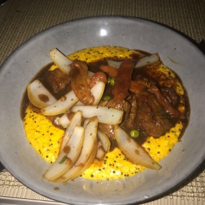 Lomo Salteado sobre Quinoa. 