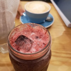 jugo de moras y cappuccino